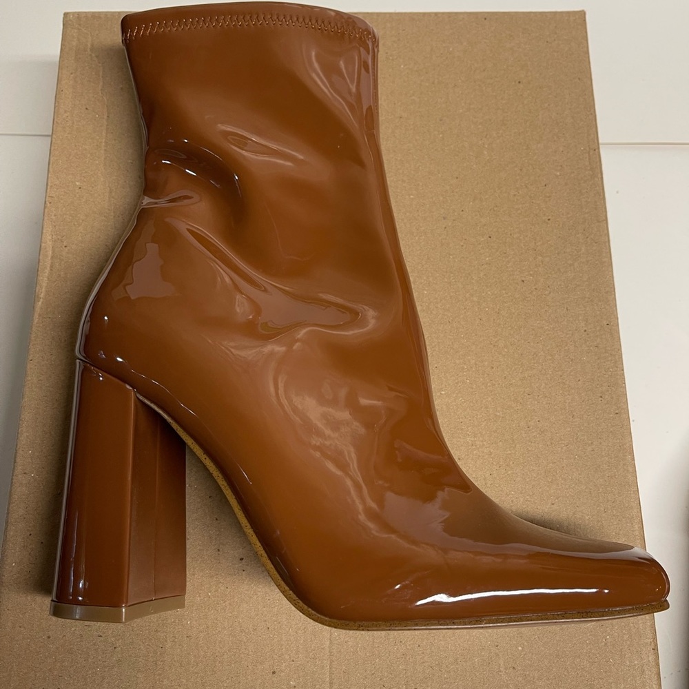 Steve Madden Women’s Lynden Ankle Boot, Cognac Patent. Size 8.5.